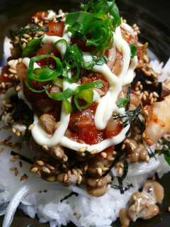 鰹のヅケ納豆キムチ丼-レシピのメイン写真