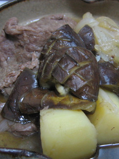 冷めてもおいしい♪ナス入り肉じゃが-レシピのメイン写真