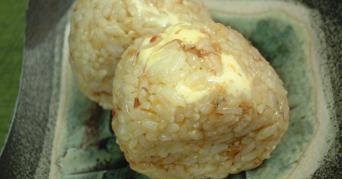 おかかおにぎり 味付海苔手巻おにぎり 追い鰹製法おかか｜ローソン公式サイト