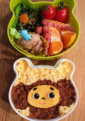 チェブラーシカ 鳥たまそぼろ キャラ弁-レシピのメイン写真