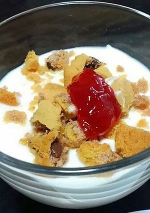 ヨーグルトに、クッキー＆ジャム♪-レシピのメイン写真