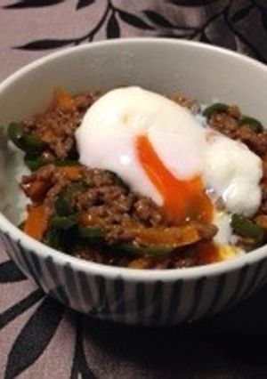 青椒肉絲もどき丼温玉のせ-レシピのメイン写真