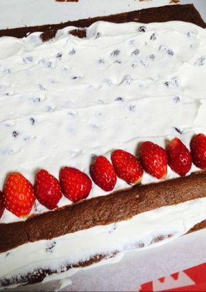 イチゴとラムレーズンのロールケーキ-レシピのメイン写真