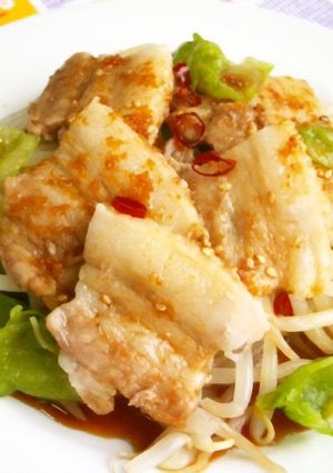 簡単♪豚バラ肉で蒸しトン甘ピリ辛タレ♪-レシピのメイン写真