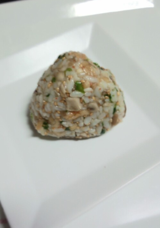 ３種きのこの旨味たっぷりおにぎり-レシピのメイン写真