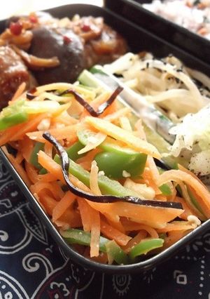 人参とピーマンの塩昆布クルミ和え-レシピのメイン写真