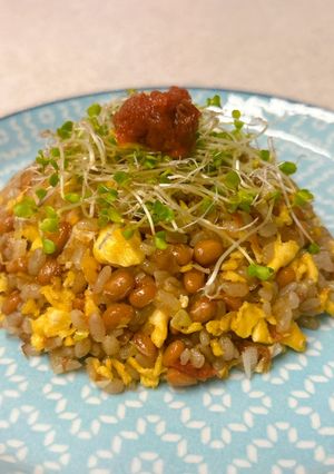 梅おかかで食べる♪納豆チャーハン-レシピのメイン写真