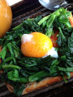 ほうれん草と温玉パン-レシピのメイン写真