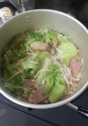 レタスとショルダベーコンのスープ-レシピのメイン写真
