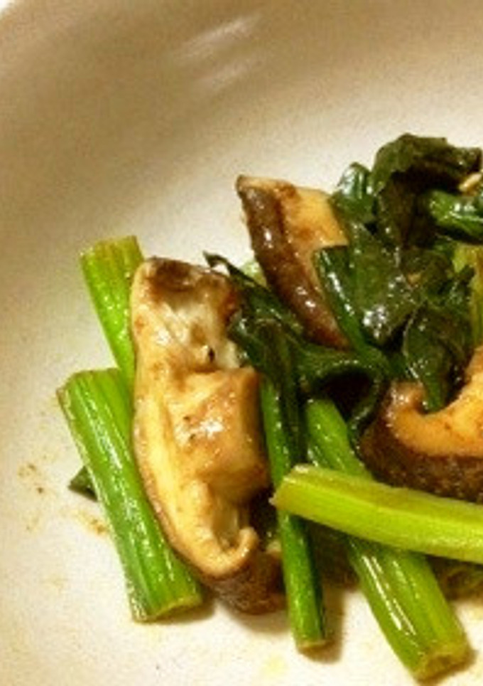 超簡単♫ほうれん草と椎茸のオイマヨ炒め-レシピのメイン写真