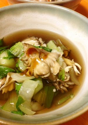 チンゲン菜と舞茸の鶏ガラスープ-レシピのメイン写真