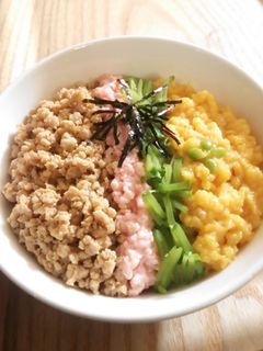 母の 甘くない 鶏そぼろ 4色丼-レシピのメイン写真