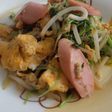 豆苗と魚肉ソーセージのガリバタ醤油炒め☆