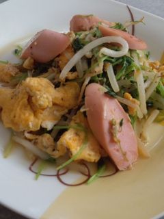 豆苗と魚肉ソーセージのガリバタ醤油炒め☆-レシピのメイン写真