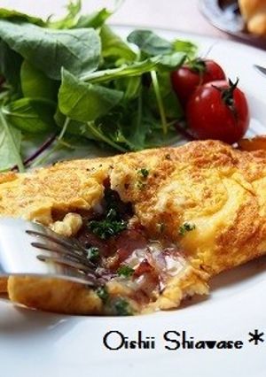 とろ～りチーズとカリカリベーコンオムレツ-レシピのメイン写真