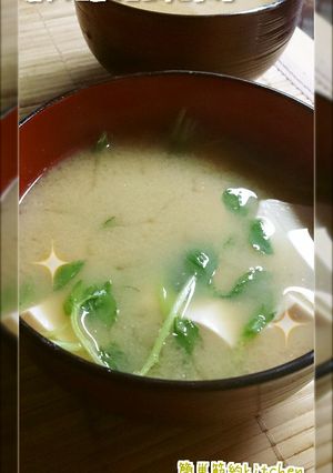 簡単!豆苗と豆腐の味噌汁♪-レシピのメイン写真