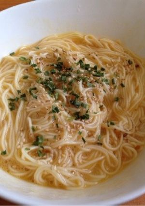 ランチ！夜食！混ぜるだけ☆卵かけ素麺-レシピのメイン写真