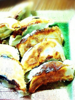 モチモチ皮ぎょうざとおまけピザ-レシピのメイン写真