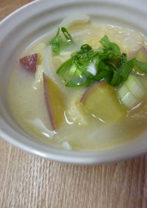 松山あげ入り・さつまいもと玉ねぎのみそ汁-レシピのメイン写真