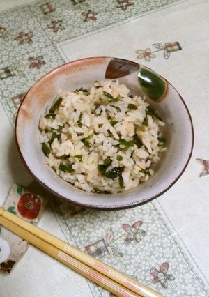 混ぜるだけ!鮭フレ、わかめご飯-レシピのメイン写真