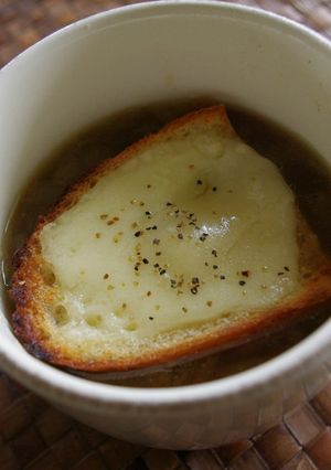 材料にもこだわり★オニオングラタンスープ-レシピのメイン写真