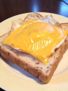 目玉焼きとチーズのトースト!-レシピのメイン写真