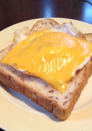 目玉焼きとチーズのトースト！-レシピのメイン写真