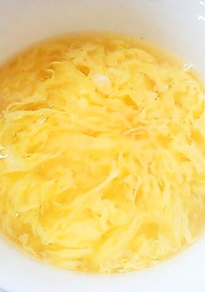 ゆで鶏の茹で汁で～ ふわふわ卵スープ-レシピのメイン写真
