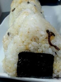 シャア専用 天かす昆布おむすび-レシピのメイン写真