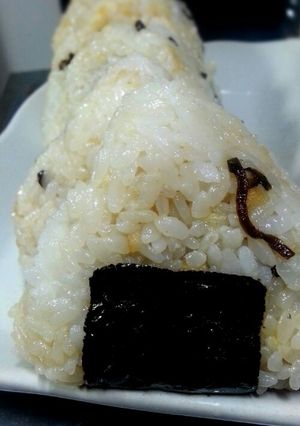 シャア専用　天かす昆布おむすび-レシピのメイン写真