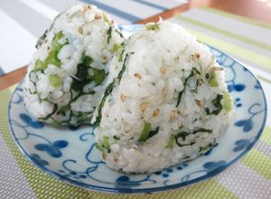 お弁当に最適♪野沢菜ちりめんおにぎり-レシピのメイン写真