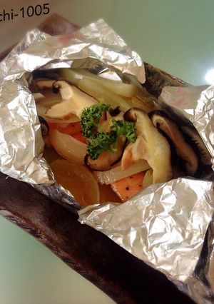 鮭のバターホイル焼き＊きのこ.玉ねぎ-レシピのメイン写真