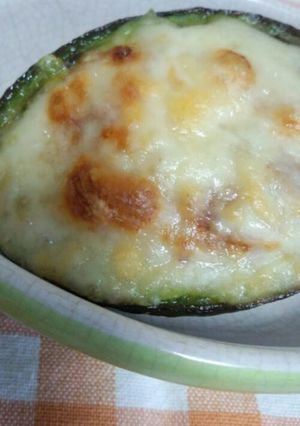 簡単！アボカドのコンビーフマヨチーズ焼き-レシピのメイン写真