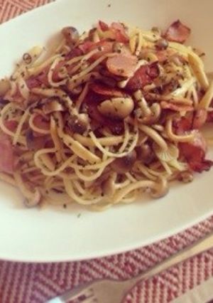 きのことベーコンのバジリコペペロンチーノ-レシピのメイン写真