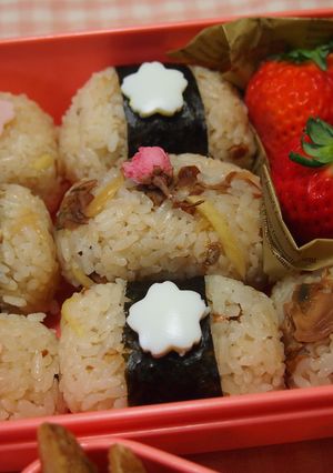 はまぐりの佃煮で春の炊き込みごはん-レシピのメイン写真