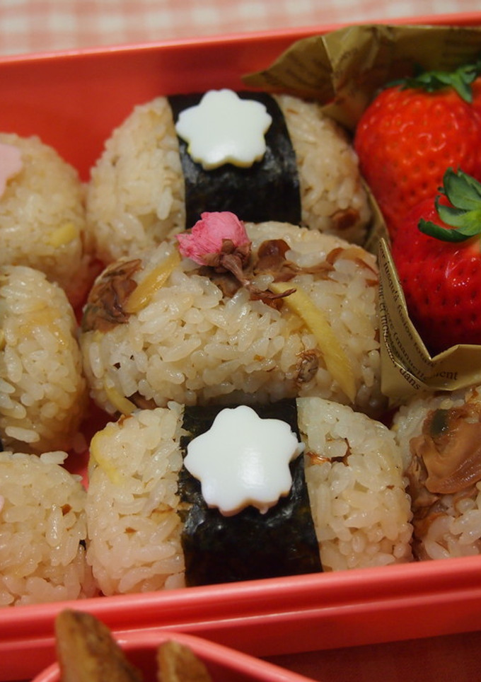 はまぐりの佃煮で春の炊き込みごはん-レシピのメイン写真