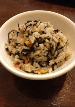 栄養満点♥️昆布とひじきの炊き込みご飯-レシピのメイン写真