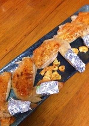 簡単節約ジューシーカリカリ鳥手羽先焼き-レシピのメイン写真
