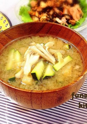ズッキーニと舞茸のじゅわっとお味噌汁-レシピのメイン写真