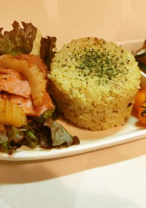 カレー風味の穀米と野菜ベーコン朝食ランチ-レシピのメイン写真