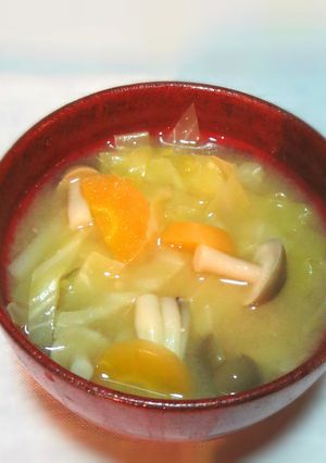 キャベツとにんじんとしめじのお味噌汁☆-レシピのメイン写真
