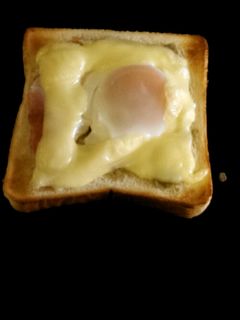 目玉焼きチーズトースト-レシピのメイン写真