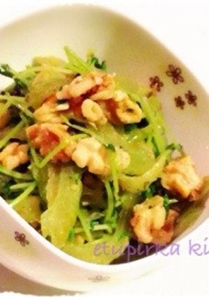 豆苗使い切り☆クルミとセロリしょうゆ炒め-レシピのメイン写真