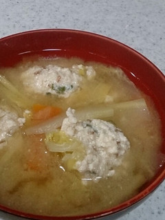 残り野菜とふんわり鶏だんごのお味噌汁-レシピのメイン写真