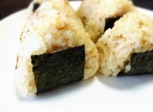 お弁当や朝食に♡簡単じゃこごまおにぎり-レシピのメイン写真