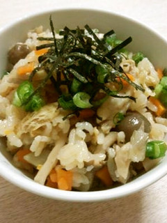 ほっこり~♡しめじたっぷりの炊き込みご飯-レシピのメイン写真