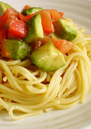 １人ランチ★アボカド＆トマトの冷製パスタ-レシピのメイン写真