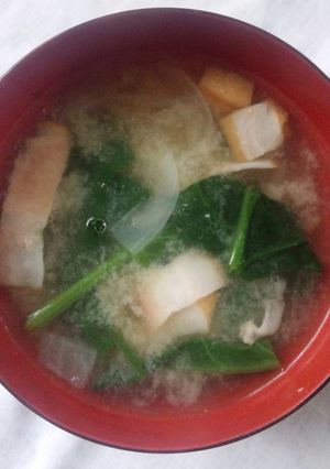 ほうれん草と新玉ねぎとベーコンの味噌汁☆-レシピのメイン写真