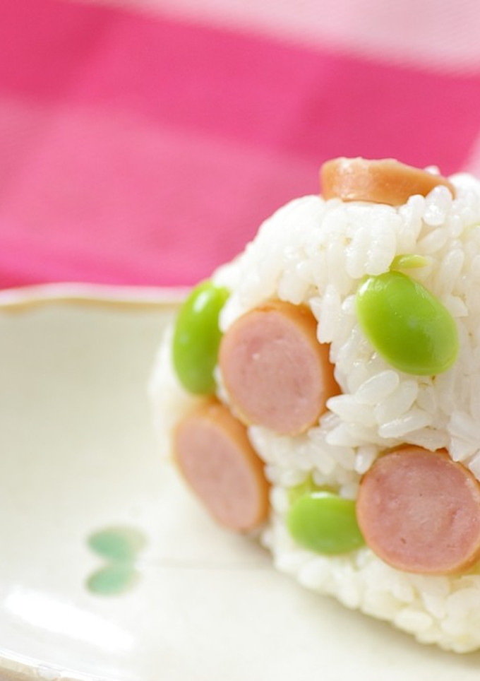 水玉ちっくな❤枝豆とソーセージのおにぎり-レシピのメイン写真