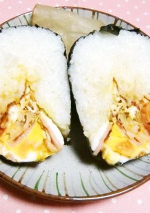 ベーコンエッグをリメイクしおにぎりの具に-レシピのメイン写真
